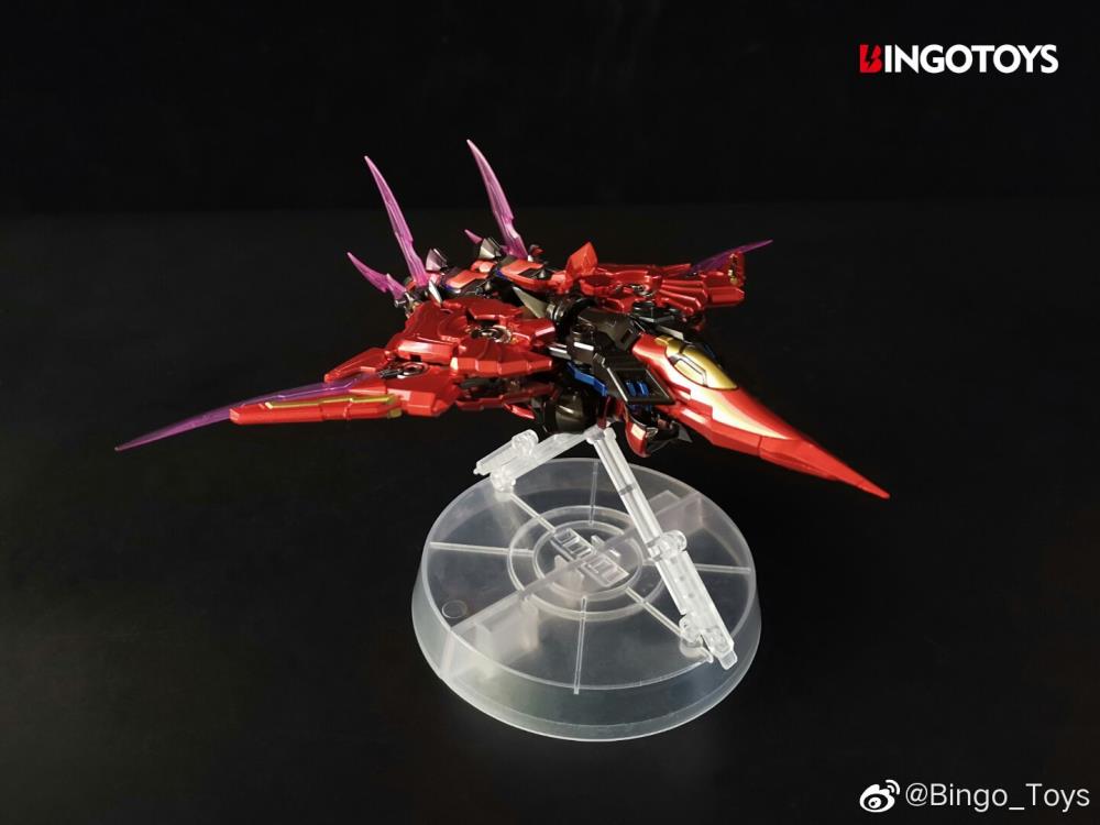 New 3rd Party BingoToys introduces their second figure BT-02 Windgirl! BT-02 Windgirl is a transforming robot figure able to convert into fighter jet mode and comes with a pair of blades.