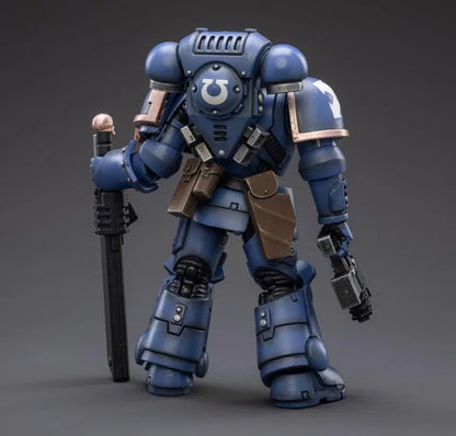 The most elite of the Space Marine Chapters in the Imperium of Man, Joy Toy brings the Ultramarines from Warhammer 40k to life with this new series of 1/18 scale figures. JoyToy Outrider Squads rove in advance of the main Space Marine lines, guarding flanks of larger formations or hunting down enemy infiltrators.